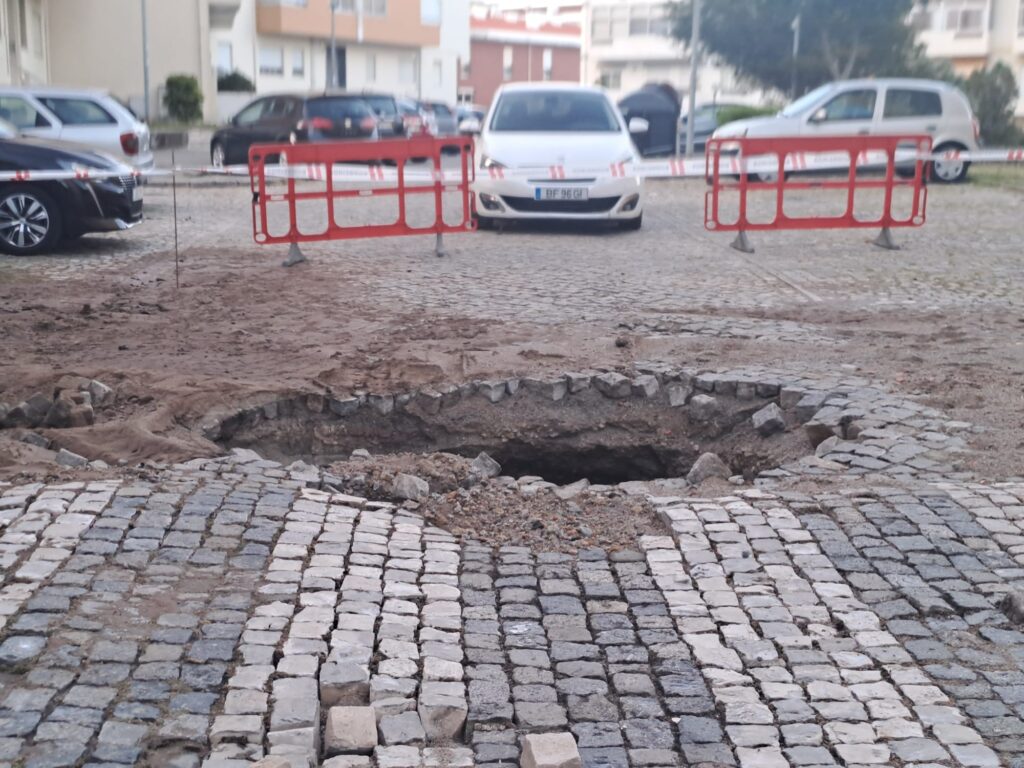 Conduta de água 'estoura' e causa o pânico em viana 9 Conduta de água 'estoura' e causa o pânico em viana