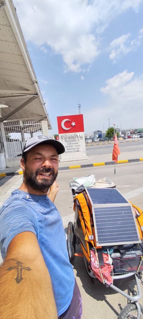 Gregos malucos, ursos ao pé da tenda e seis tentativas de assalto. Aventureiro de guimarães chegou à turquia 6 Gregos malucos, ursos ao pé da tenda e seis tentativas de assalto. Aventureiro de guimarães chegou à turquia