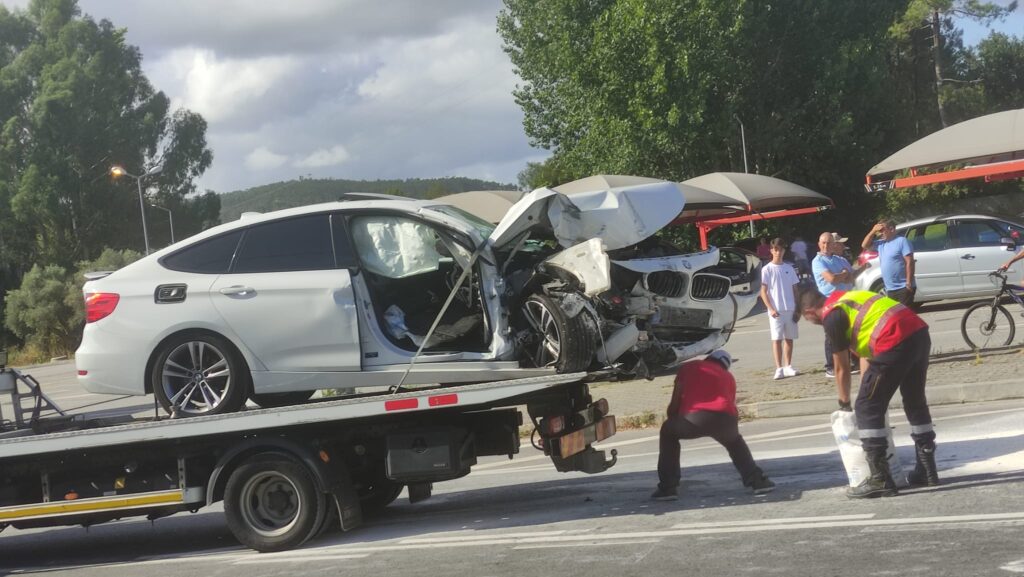 Família encarcerada após despiste em viana