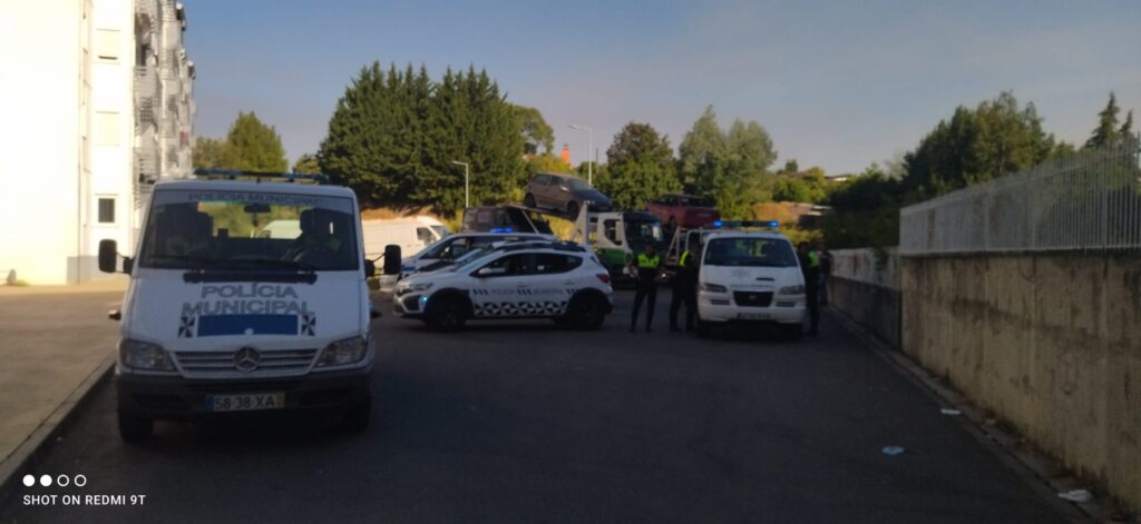 Polícia remove carros abandonados em braga 6 Polícia remove carros abandonados em braga