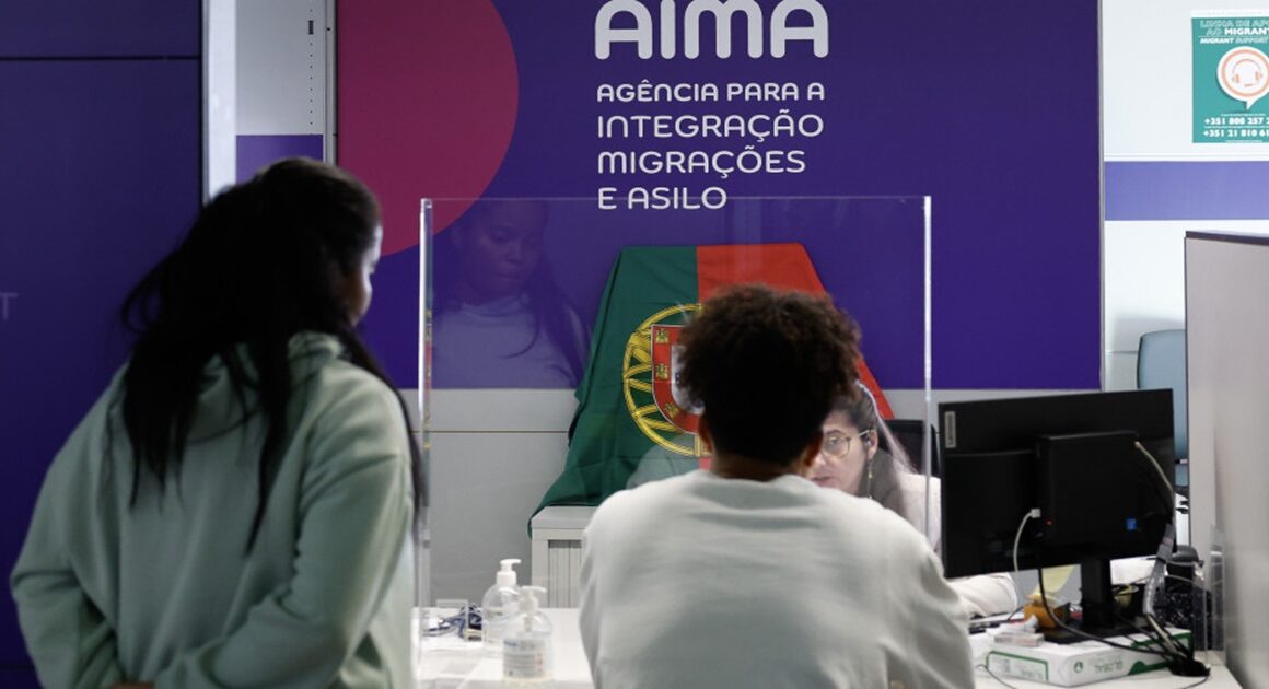 Autorizações de residência caducadas prolongadas até 15 de outubro