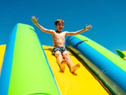 Abriu um parque aquático na varanda de um 'shopping' em braga
