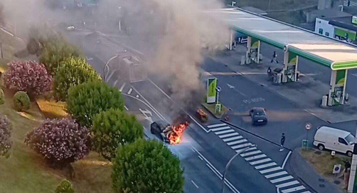 Carro destruído pelas chamas em braga