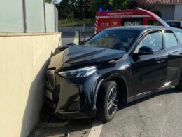 Dois feridos após despiste contra muro em fafe