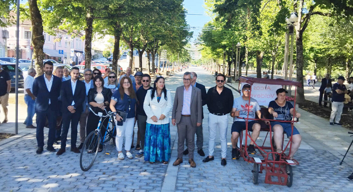 Alcatrão substituído por pedra tradicional na principal avenida de arcos de valdevez
