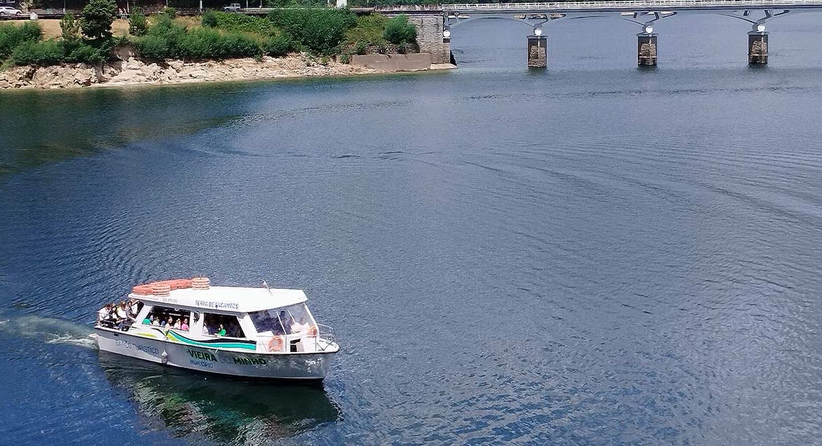 Passear de barco no gerês por seis euros
