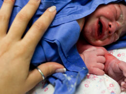 Licença parental pode chegar a seis meses com partilha entre pais