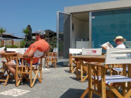 Nas praias de esposende pode ir à biblioteca ler livros e jornais