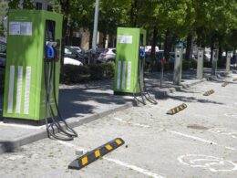 Governo elimina obrigatoriedade de contratos para carregar carro e introduz mb way