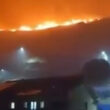 Fogo está a 200 metros das casas em terras de bouro