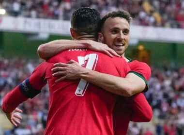 Ronaldo: "não faz sentido. Ainda agora estávamos juntos na seleção, ainda agora tinhas casado"