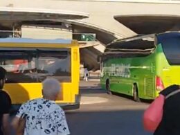 País - autocarro desgovernado sem motorista destrói montra