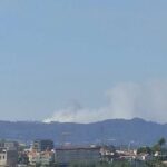 Cinco meios aéreos e dezenas de bombeiros combatem incêndio em barcelos