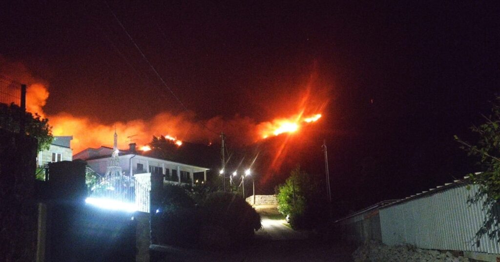 Incêndio em ponte de lima tem frente de 6 quilómetros e está a ameaçar casas 6 Incêndio em ponte de lima tem frente de 6 quilómetros e está a ameaçar casas