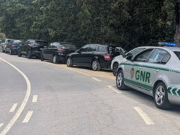 Gnr multa 43 carros mal estacionados junto à lagoa do 'tiktok' em viana do castelo