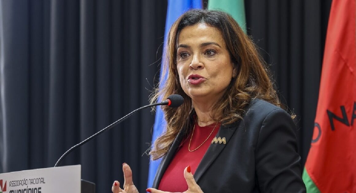 Municípios pedem revisão de carreiras face à dificuldade de recrutar funcionários