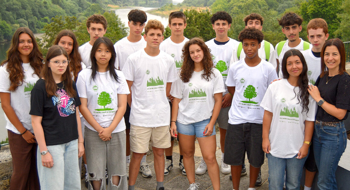 Estes jovens de monção escolheram passar as férias a cuidar das margens do rio minho