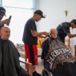 Barbeiro corta o cabelo gratuitamente a idosos de um lar em vila verde