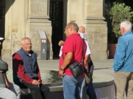 Portugueses só aguentam 2,5 segundos sem falar numa conversa