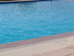 Dois turistas encontrados mortos em piscina