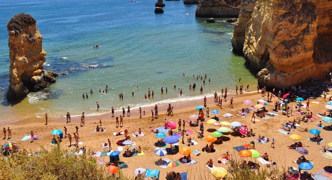 Está a pensar ir de férias para o algarve? A água do mar está muito mais quente que o normal