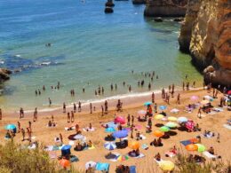 Está a pensar ir de férias para o algarve? A água do mar está muito mais quente que o normal