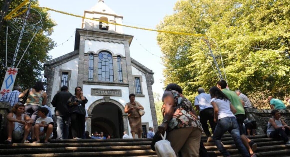 Hoje sobe-se à falperra para o culto à santa marta. E há autocarros a 1 euro