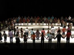 Espetáculo junta 100 habitantes de guimarães nos 20 anos de centro cultural