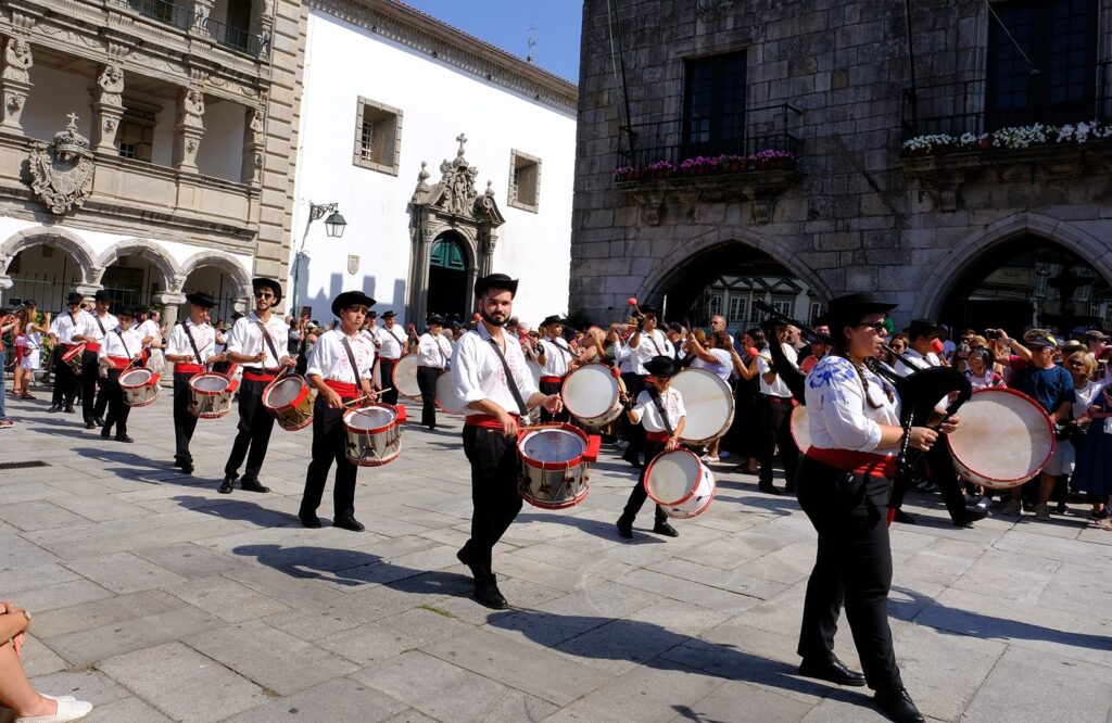 Viana: assim foi o desfile da mordomia na romaria d'agonia 29 Viana: assim foi o desfile da mordomia na romaria d'agonia