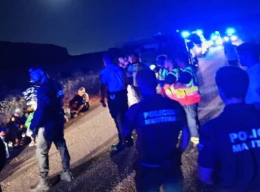 Popular avista barco com 38 migrantes em faro. Gnr efetuou resgate