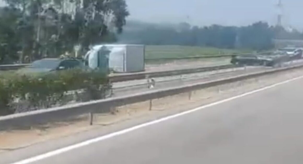Colisão entre camião e carro faz um ferido na a7