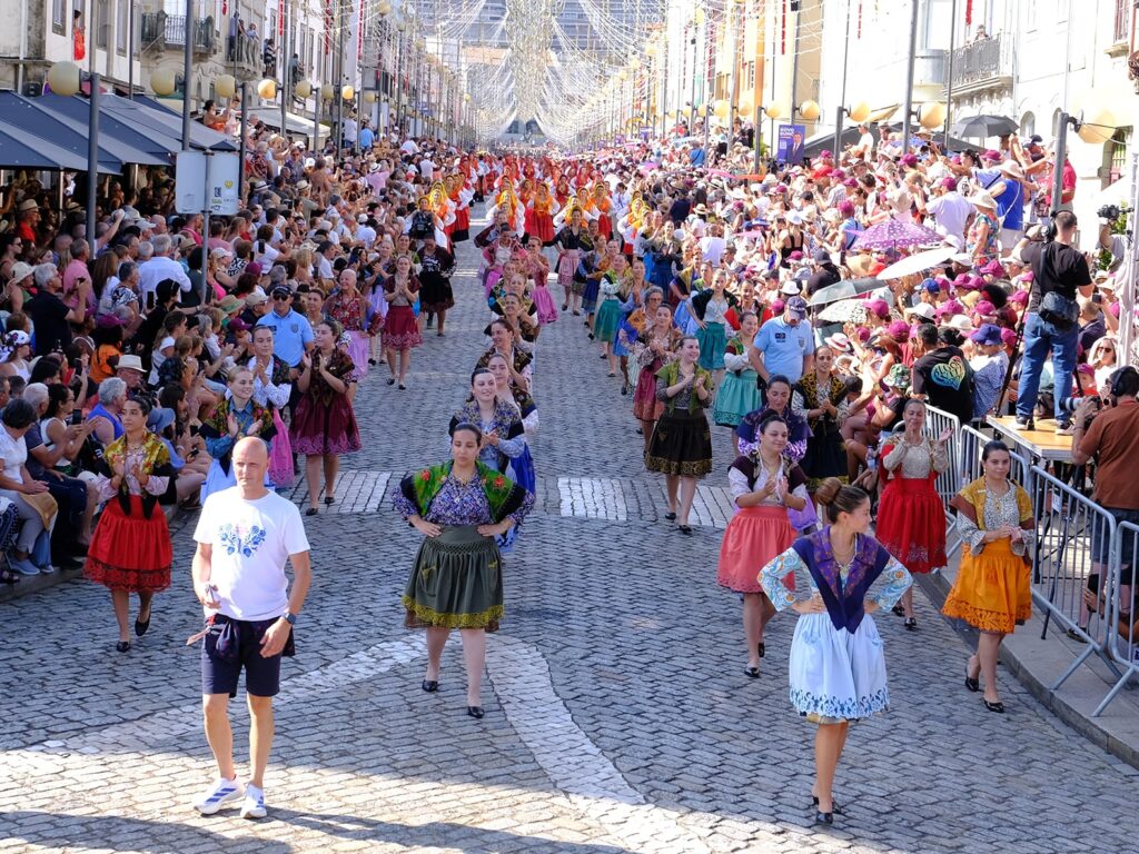 Viana: assim foi o desfile da mordomia na romaria d'agonia 22 Viana: assim foi o desfile da mordomia na romaria d'agonia