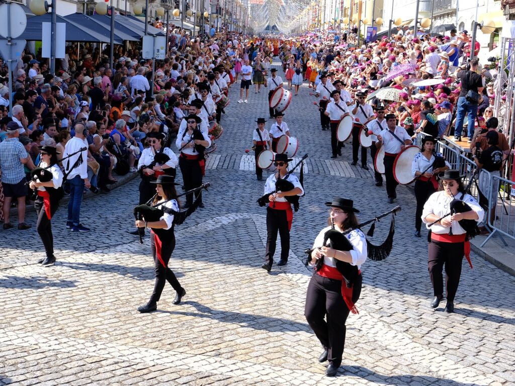 Viana: assim foi o desfile da mordomia na romaria d'agonia 23 Viana: assim foi o desfile da mordomia na romaria d'agonia