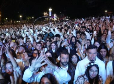 Bilhetes de comboio (ida e volta) a três euros entre porto e braga na noite branca