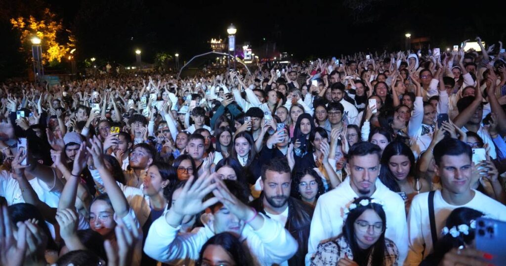 Bilhetes de comboio (ida e volta) a três euros entre porto e braga na noite branca