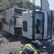 Camião do lixo tomba na estrada braga-póvoa de lanhoso. Há três feridos