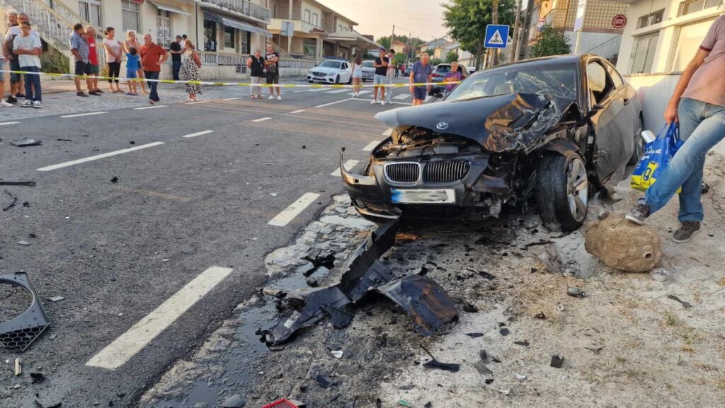 Colisão em fafe foi tão violenta que até 'arrancou' motor. Há 4 feridos