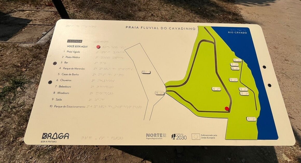 Praias de braga com fraldários para adultos e informações em braille
