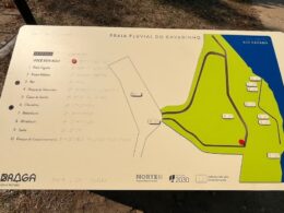 Praias de braga com fraldários para adultos e informações em braille