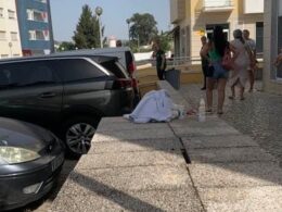 Jovem dá à luz no meio da rua. Ministra pede abertura de inquérito