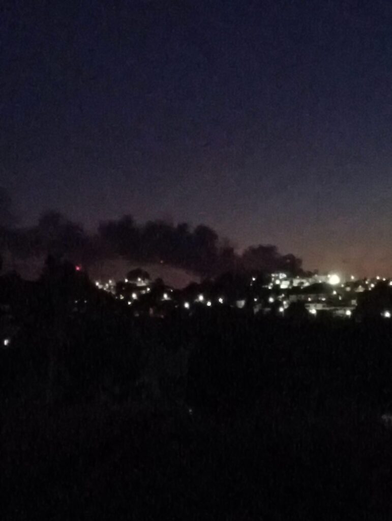Famalicão: Mais de 40 bombeiros combatem incêndio numa empresa de reciclagem