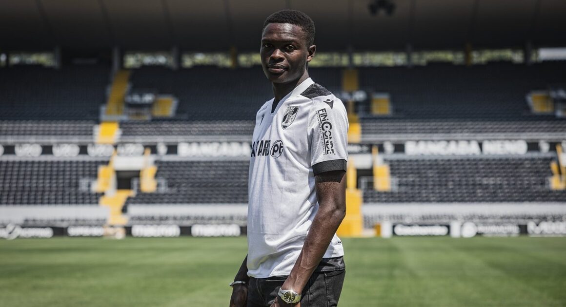 Vitória sc oficializa alioune ndoye