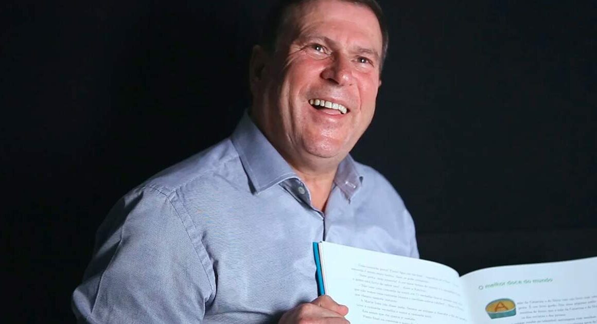 Livro "pedro alecrim" traduzido em língua mirandesa