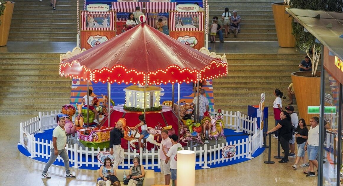 "bragalândia". Escadaria do braga parque ganhou uma "mini feira popular"