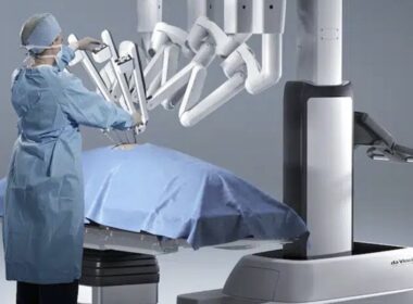 Filha doa fígado à mãe em primeiro transplante totalmente robótico em portugal