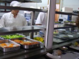 Cantinas escolares em braga ou guimarães oferecem 219 euros por 10 horas semanais