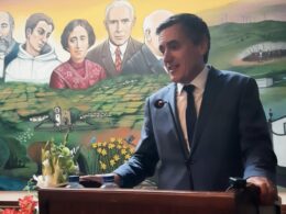 "é agosto em todo o mundo, mas em coura é tempo de partir para uma nova aventura"