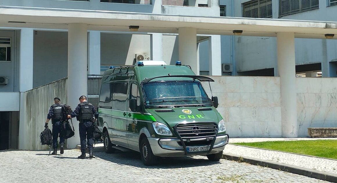 Vila verde: filha que esfaqueou e incendiou a mãe internada em unidade psiquiátrica