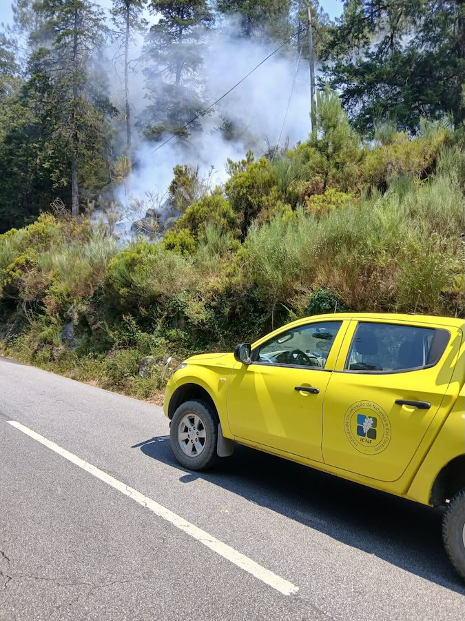 Dominado incêndio florestal que deflagrou acima da vila do gerês