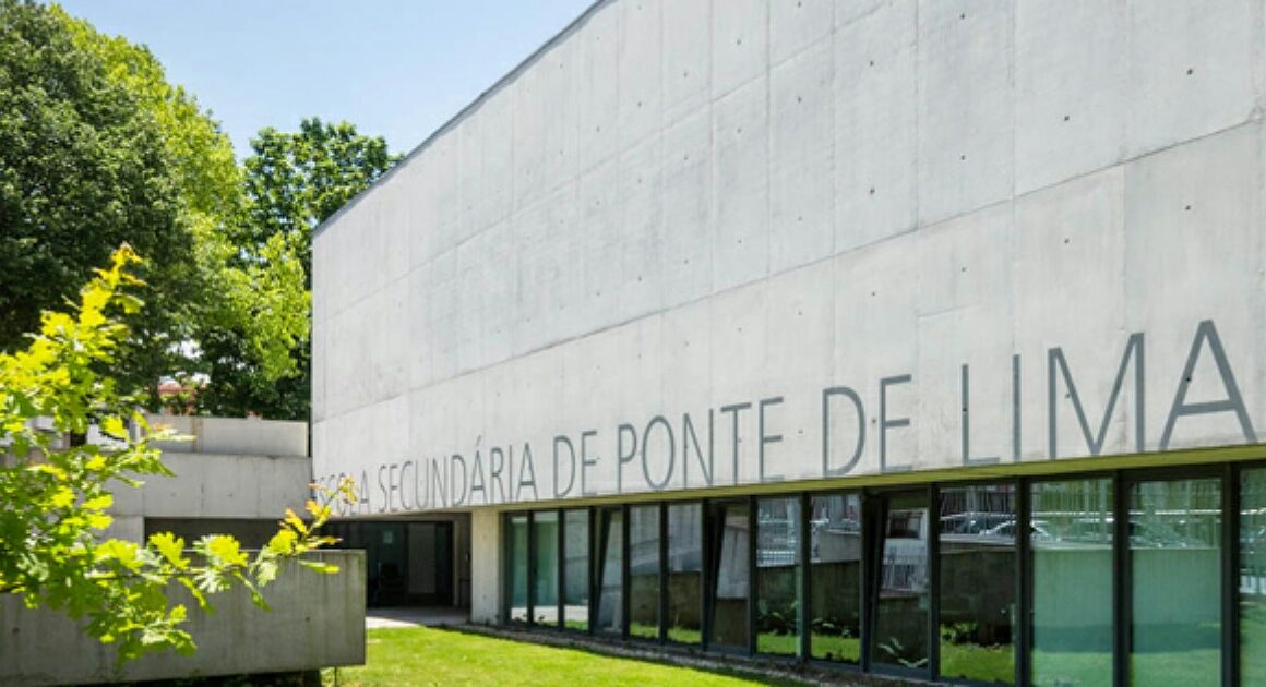 Alunas de ponte de lima retidas no secundário devido a "informação incorreta" de professora